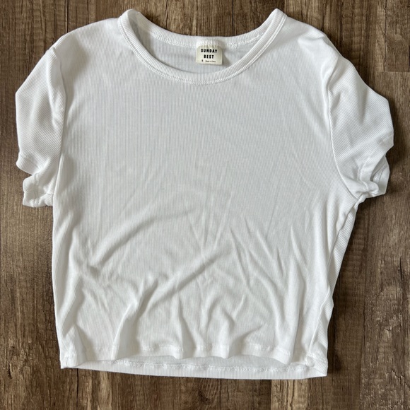 Aritzia Tops - Aritzia Sunday Best Bliss t-shirt
